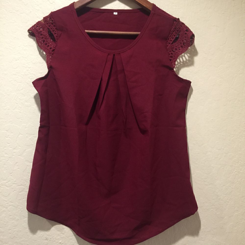Burgundy Crochet Lace Cap sleeve Blouse Sm Pleated